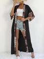 Détails de l'imprimé floral bohème sur les manches d'un cardigan de plage noir léger - Taille unique / Hauts / Noir