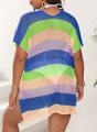 Detalle de vestido de playa de ganchillo arcoíris con diseño calado y aberturas laterales - Talla única / Azul oscuro