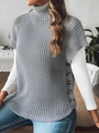 Detalle del chaleco de punto gris con cuello alto y botones decorativos laterales - Talla única / Tops / Gris