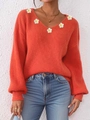 Detalle de jersey naranja con cuello en V y aplicaciones de flores 3D blancas tejidas - S / Tops / Naranja