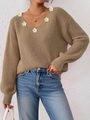 Jersey de punto de mujer con cuello en V caqui con detalles de flores de ganchillo - S / Tops / Camel