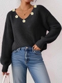 Détail du pull en maille à col en V avec patchwork de marguerites blanches et poignets côtelés - S / Noir