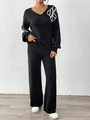 Damen Strickset in Schwarz mit V-Ausschnitt Pullover, Blumenstickerei und weiter Strickhose - S / Set mit schwarzen Zirkonia