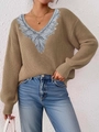 Maglione in maglia marrone con scollo a V da donna e applicazioni di paillettes a ala - S / Cammello