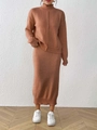 Elegante gebreide tweedelige set in karamel met coltrui en aansluitende lange rok - S / koffiekleur