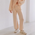 Zweiteiler für Damen aus apricotfarbenem Strick mit weiter Hose und langärmeligem Oberteil - S / Aprikose