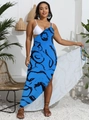 Detail des blau-weißen Strandkleides mit abstraktem Print und unregelmäßigem Saum - 0XL/L / Blau