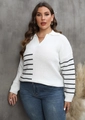 Primer plano de la textura de punto y rayas negras en jersey blanco con cuello en V - 0XL/L / Blanco
