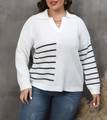Dettaglio del maglione taglie forti con colletto a polo e strisce nere su tessuto bianco - 0XL / Top / Bianco