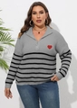 Dettaglio di un maglione grigio taglie forti con cuore rosso e colletto con zip - 0XL/L / Top / Grigio