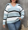 Dettaglio del maglione a righe con scollo a V in azzurro, bianco e nero per l'autunno casual - Azzurro