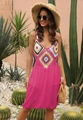 Détails du patchwork au crochet et du col en V d'une robe de plage bohème rose - Taille unique / Rose rouge