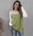 Dettaglio dello spacco laterale e del tessuto a maglia tricolore sul maglione da donna - S / Verde