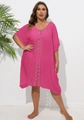 Détail du crochet en V sur cette robe de plage grande taille de couleur rose rouge - Rose rouge