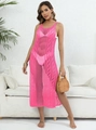 Détail de la robe de plage crochet rose vif montrant la maille et la fente latérale - Rose rouge