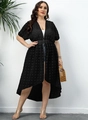 Détail d'un cardigan noir en mousseline grande taille avec texture pois et taille nouée - 1XL / Hauts / Noir