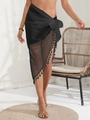Detalle de pareo de playa negro con paneles de malla y borlas decorativas con flecos - Negro