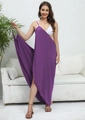 Detalle de vestido playero morado con abertura lateral alta y tirantes asimétricos - Talla única / Púrpura