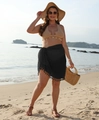Detalle de falda playera con flecos y top de bikini de ganchillo con caracoles - Talla única / Negro