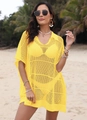 Gros plan sur la tunique de plage jaune vif avec maille crochetée ajourée et col polo - Taille unique / Jaune
