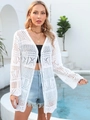 Detalle de la salida de playa de ganchillo blanco con intrincados patrones calados y lazos - Talla única / Tops / Blanco