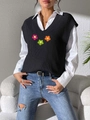 Détail du débardeur en maille col V avec fleurs au crochet sur chemise blanche - Taille unique / Noir (Fleurs Rose Vert Orange)
