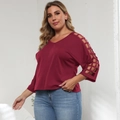 Haut grande taille femme bordeaux avec col en V et manches chauve-souris ajourées - Bordeaux