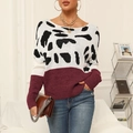 Detail des bordeauxroten Strickpullovers mit Leopardenmuster und weichem Rundhals - S / Weinrot