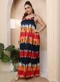 Makroaufnahme von bunten Batikmustern und lockerer Stofftextur an einem langen Sommerkleid - 3XL / Rot