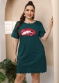 Detail view of the green A-line dress featuring red sequin lip embroidery and scalloped edges - 0XL / Dark Green