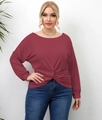 Detalle de blusa burdeos de manga larga con dobladillo cruzado y tejido de punto suave - 0XL/L / Granate