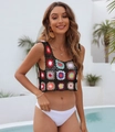 Λεπτομέρεια από χειροποίητο κροσέ crop top με πολύχρωμα λουλουδάτα σχέδια σε μαύρο φόντο - Tops / Μαύρο