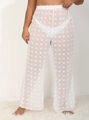 Detalle de pantalones anchos de malla transparente blanca con lunares de pompones 3D - 0XL/L / Bottoms / Blanco