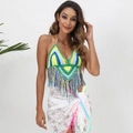 Detail van de handgehaakte veelkleurige boho-top met franjes en fijne gebreide textuur - Eén maat / Meerkleurig