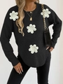 Damenstrickpullover in Schwarz mit weißen 3D-Blumenapplikationen und Perlen am Ausschnitt - S / Schwarz