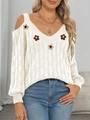 Dettaglio della maglia a trecce e fiori all'uncinetto 3D sul maglione con scollo a V - S / Bianco Sporco
