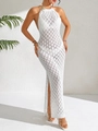Dettaglio ravvicinato della trama in crochet bianco e dello spacco laterale sull'abito vacanza - S / Bianco