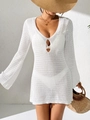 Primer plano detallado del vestido de playa de ganchillo blanco con textura calada - S / Tops / Blanco