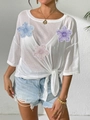 Detalle de la blusa blanca suelta con apliques florales 3D y un nudo frontal elegante - Talla única / Tops / Blanco