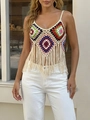 Detail eines Boho-Häkeltops mit bunten Häkelquadraten und langen Fransen am Saum - Einheitsgröße / Aprikose