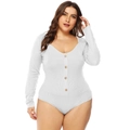 Dettaglio di un body bianco a costine con maniche lunghe e bottoni decorativi frontali - L / Bianco