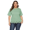Camiseta de mujer talla grande verde menta con cuello redondo y detalles florales calados - 3XL / Verde