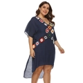 Plus Size Strandkleid in Marineblau mit Boho-Häkeldetails und asymmetrischem Saum - Einheitsgröße / Marineblau