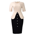 Detail van elegante contrastjurk met peplum-taille en witte decoratieve knopen - S / Zwart
