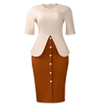 Detailweergave van de elegante tweekleurige peplumjurk met witte sierknopen op de rok - S / Paars