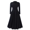 Dettaglio dell'elegante abito nero a maniche lunghe con scollo a goccia e vita a pieghe - S / Nero