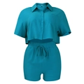 Detalle de conjunto azul lago con camisa de manga corta y pantalones con cordón - S / Verde azulado