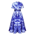 Detail van A-lijn jurk met blauwe Toile de Jouy print en een paarse leren riem - S / Blauw Wit Print met Riem