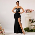 Elegantes schwarzes Pailletten-Abendkleid mit V-Ausschnitt, hohem Schlitz und Meerjungfrau-Stil - L / Schwarz