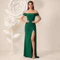 Elegantes smaragdgrünes schulterfreies Abendkleid mit hohem Schlitz und seidigem Finish - M / Grün